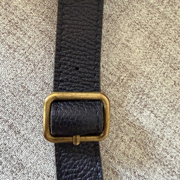 Elegant Black Leather Crossbody Bag - Picture 8 of 15